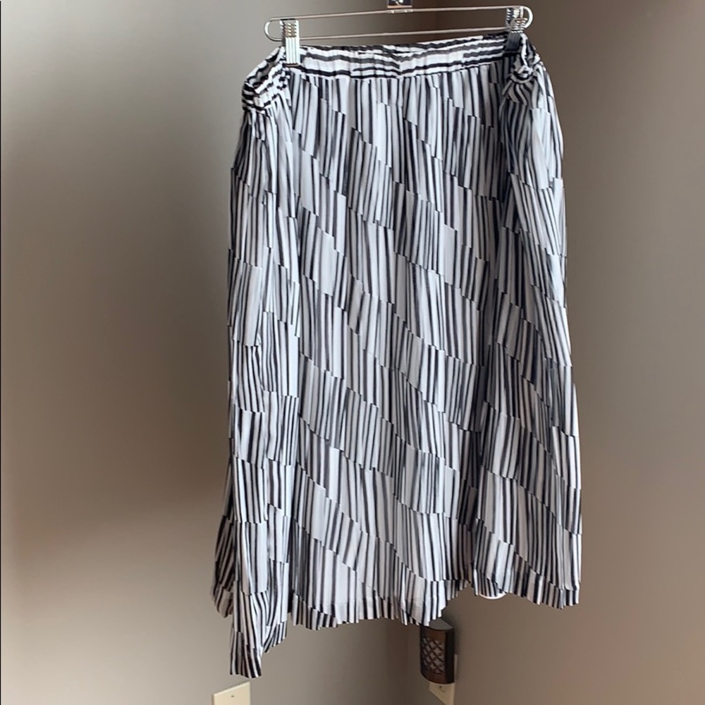 Banana Republic pleated skirt, size L